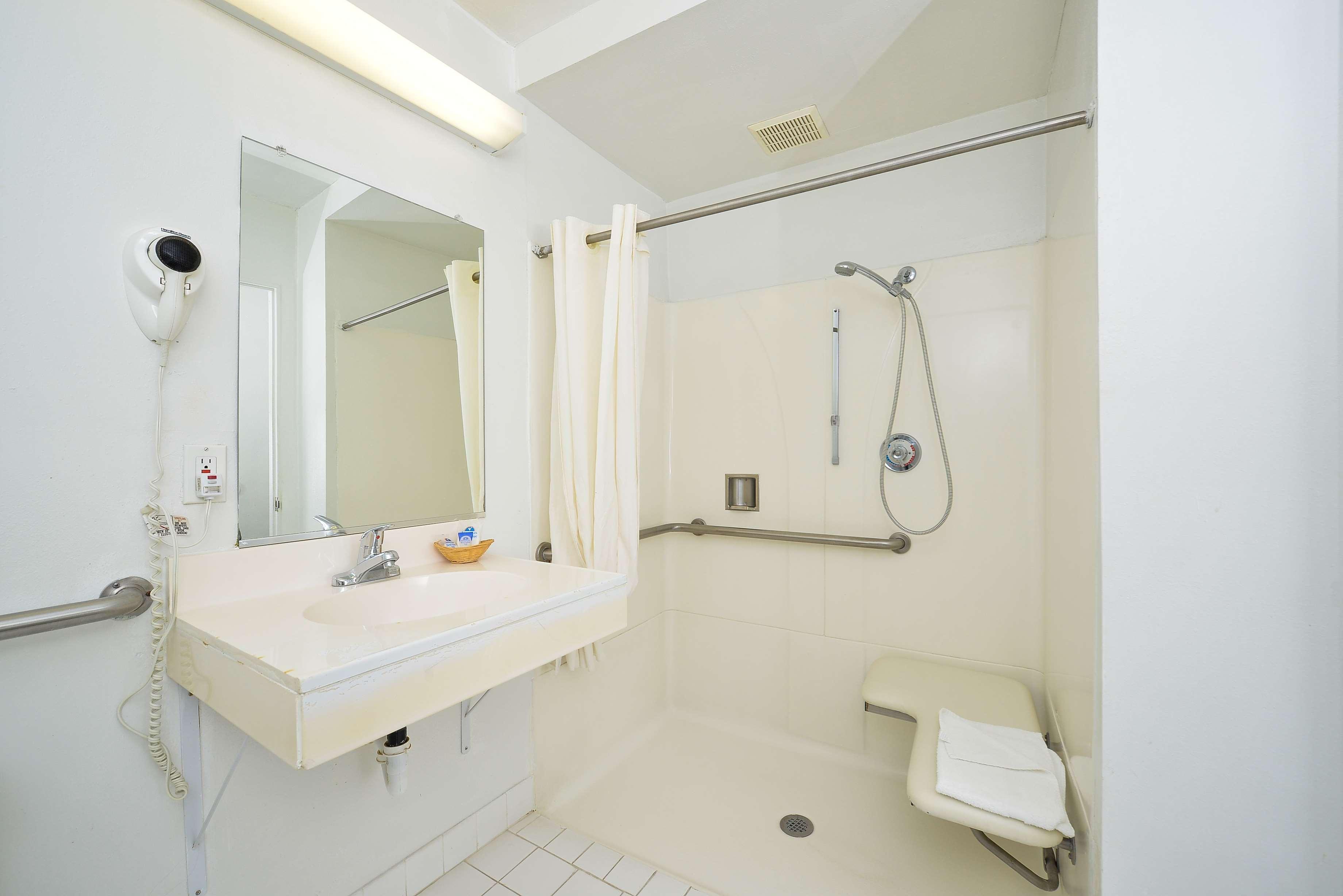 Americas Best Value Inn - Чико Номер фото